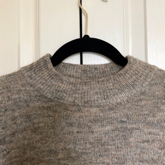 \\ H & M | Heather Grey Tunic Mock Sweater - Picture 2 of 4